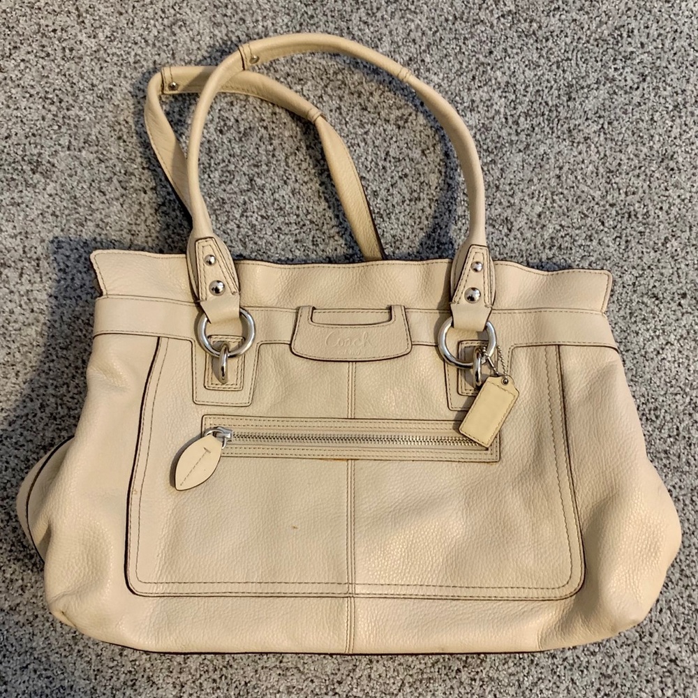 Coach Bag in Off White with Pink Lining